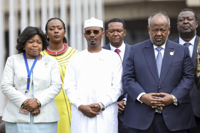Chade altera Constituição para permitir reeleição ilimitada do Presidente