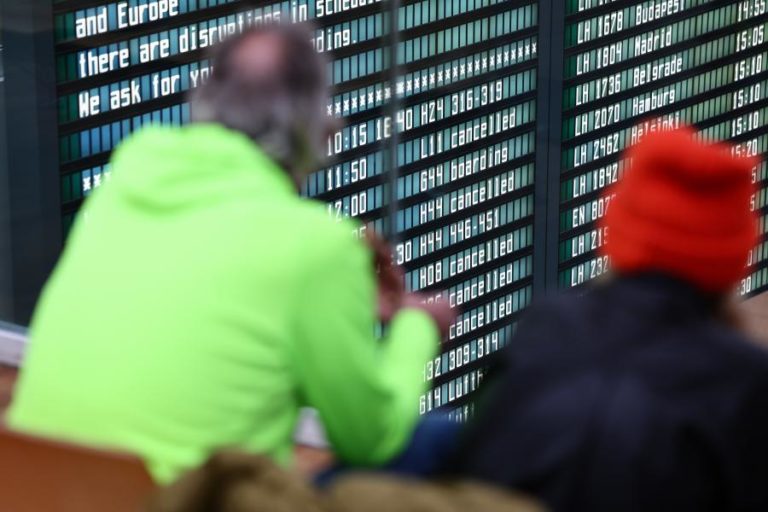 Tráfego aéreo suspenso no aeroporto de Munique após sobrevoo de drones