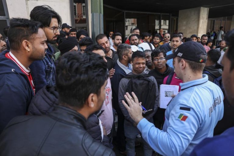 Governo nega compromisso com Chega para proibir acesso dos imigrantes a apoios sociais