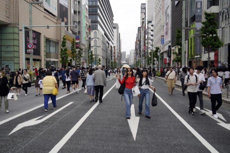 China atinge recorde de mais de 2.430 milhões de viagens durante “Semana Dourada”