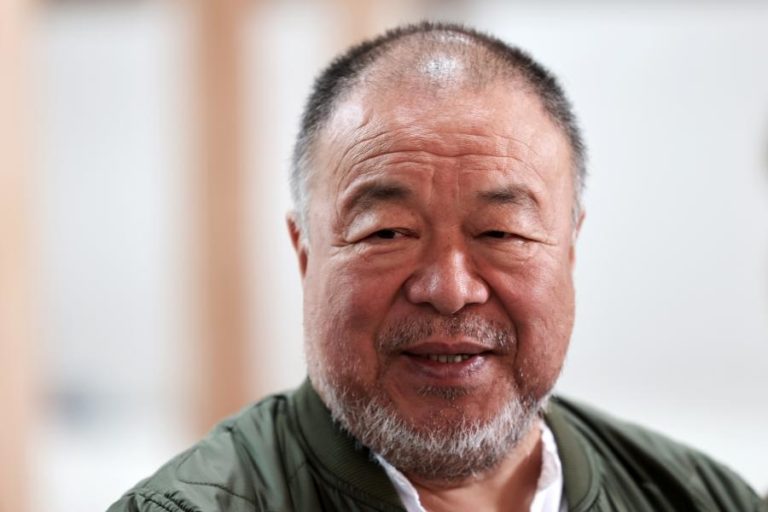 Artista chinês Ai Weiwei vai ser convidado da bienal de arte têxtil Contextile em 2026