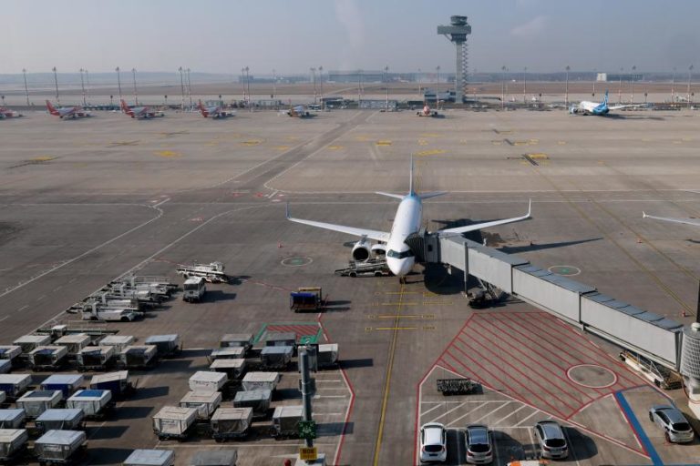 Voos suspensos durante quase duas horas por alerta de drones no aeroporto de Berlim