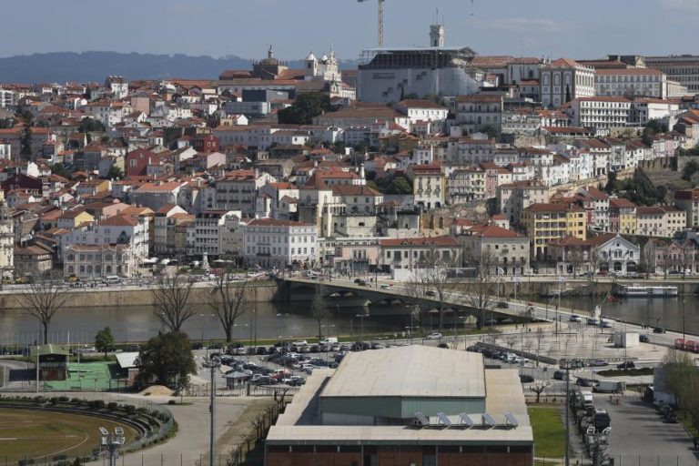 Preços das casas aceleram na maioria dos municípios populosos, Gaia e Coimbra lideram