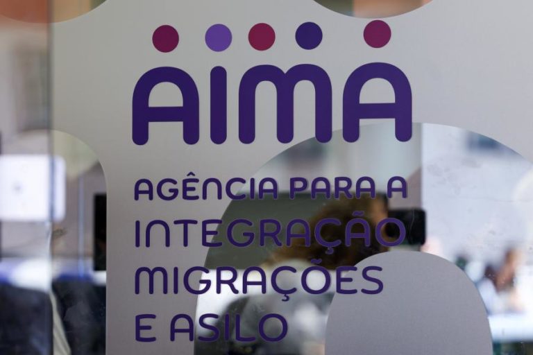Juízes alertam Governo para perigo real que processos artificiais da AIMA representam