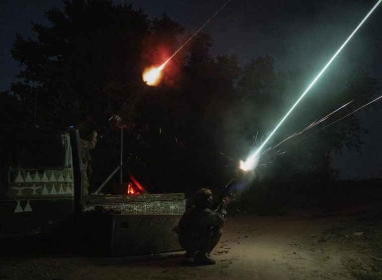 Múltiplas explosões ouvidas em Kiev com rede energética como alvo