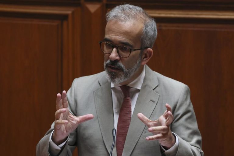 MNE garante que tem partilhado informações sobre flotilha com BE