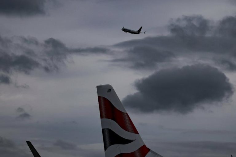 Tráfego aéreo retomado gradualmente em Munique após alertas de drones