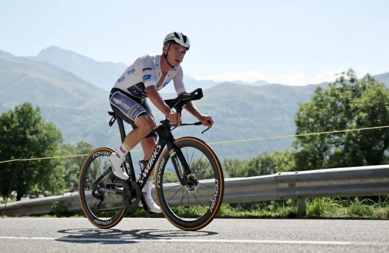 Evenepoel junta título europeu de ‘crono’ no ciclismo ao mundial e olímpico