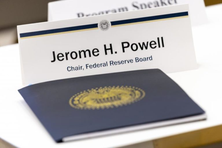 Fed alerta para aumento dos despedimentos e dos preços nos EUA