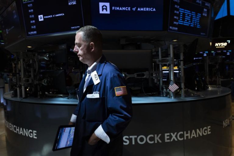 Wall Street fecha sem rumo mas com recorde do Dow Jones