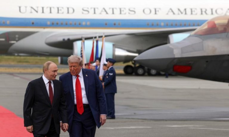 UE espera que reuião Trump-Putin em Budapeste conduza à paz para a Ucrânia