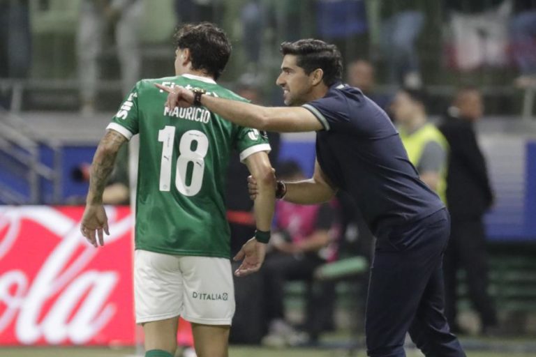 Palmeiras de Abel Ferreira vence e assume liderança isolado do campeonato