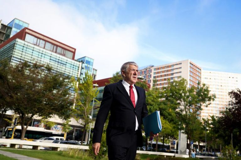 Sócrates teve três empréstimos simultâneos na Caixa para cobrir despesas