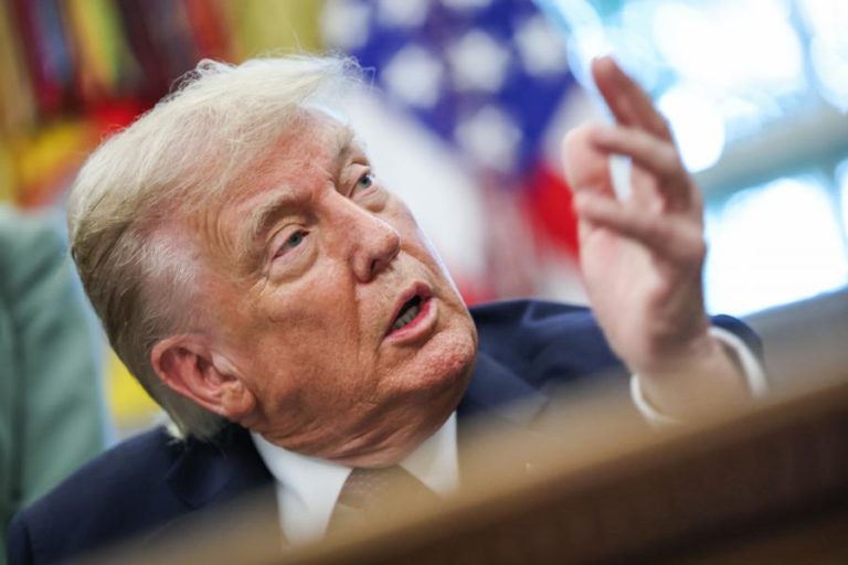 Trump afirma querer “ajudar a China, não prejudicá-la” depois de agravar conflito comercial