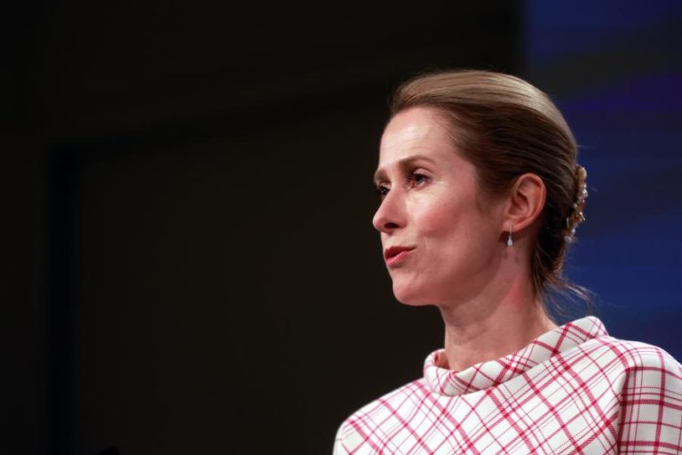 UE acusa Rússia de “brincar à guerra” e de ir além de “conflito hipotético”