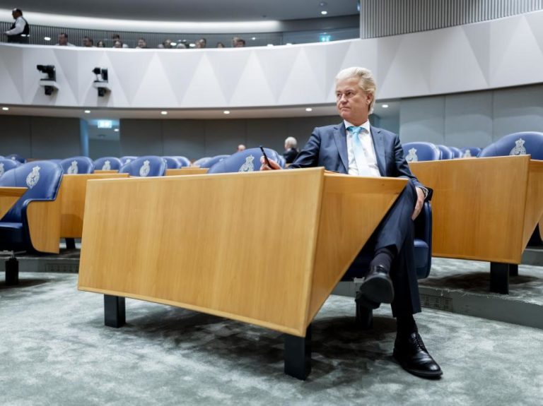 Líder da extrema-direita retoma campanha eleitoral na Holanda após ameaças