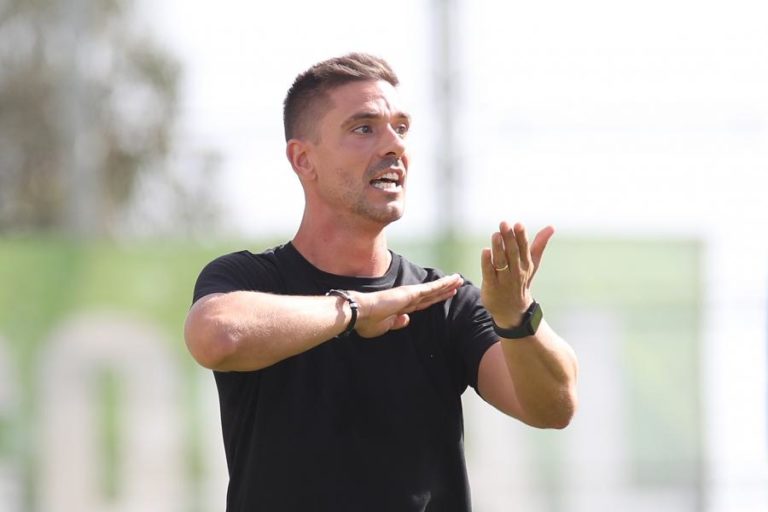 Técnico do Nacional antevê jogo “muito tático” diante do Estoril Praia