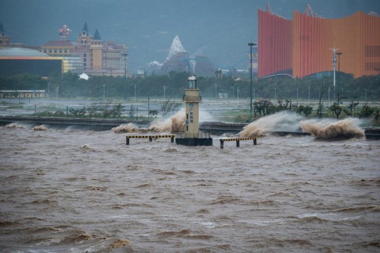 Macau entra em confinamento face à aproximação do quarto tufão em cinco semanas