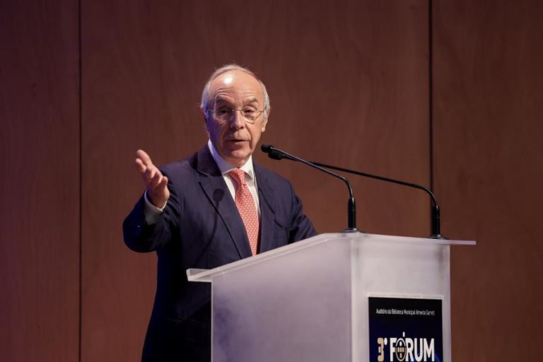 Mendes considera cartazes de Ventura racistas mas não quer intervenção da Justiça