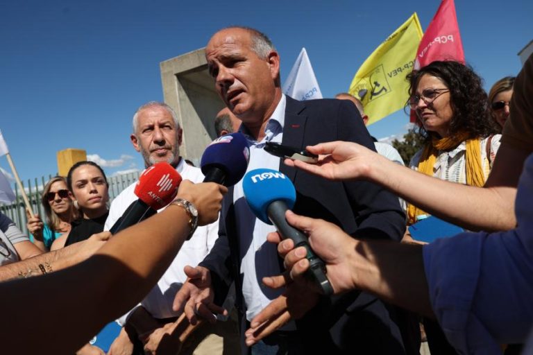Raimundo acusa Montenegro de estar vergado perante “as loucuras” de Trump