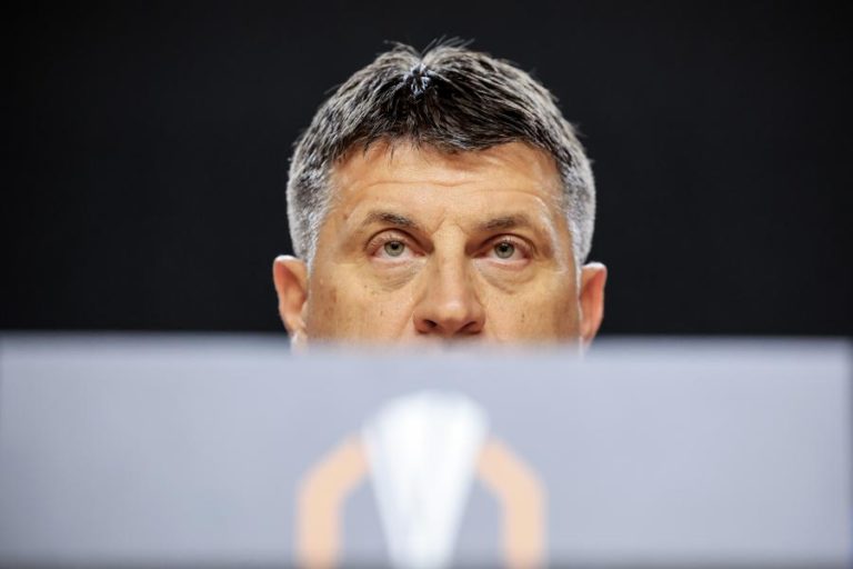 Técnico do Estrela Vermelha aponta FC Porto como “um dos favoritos”