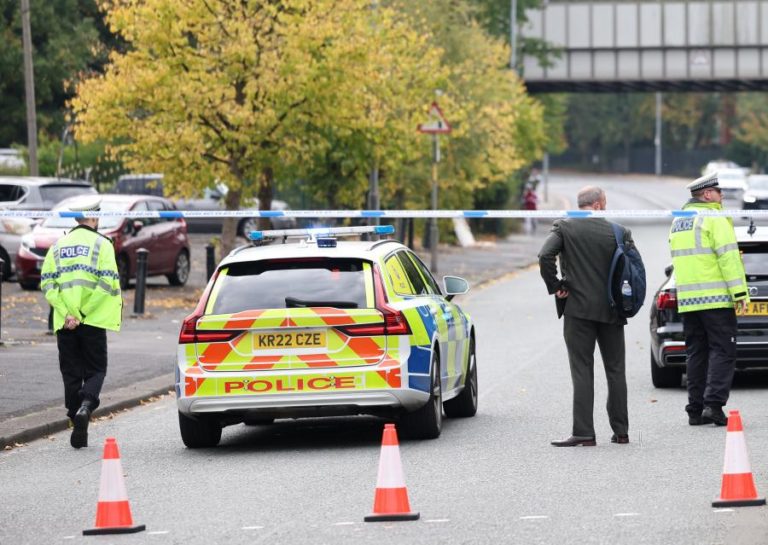 Pelo menos dois mortos em ataque junto a sinagoga em Manchester