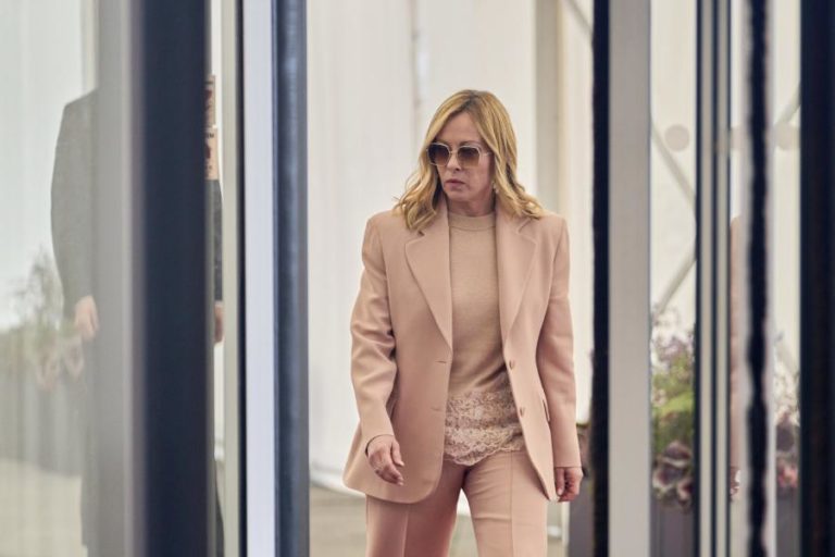 Meloni denuncia “clima bárbaro” e queixa no TPI contra si por ligação a Israel 