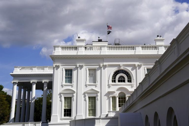 Lei do orçamento volta a chumbar no Senado dos EUA e mantém fecho do governo