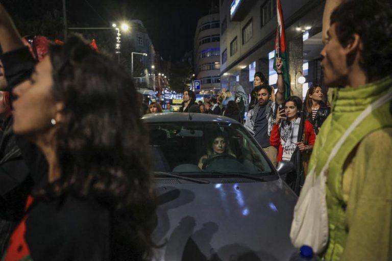 Trânsito retomado no Porto após corte por manifestantes pró-Palestina