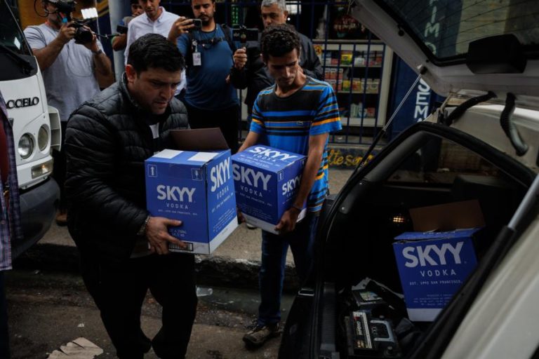 Intoxicação com metanol em bebidas pode ter causado 13 mortes no Brasil