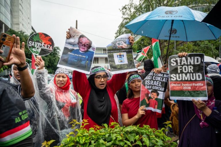 Milhares de malaios protestam contra detenções de membros da Flotilha