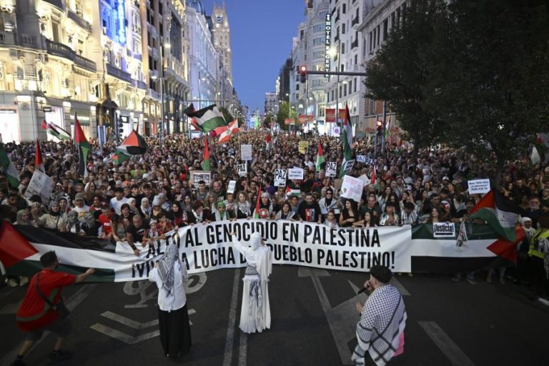 Dezenas de milhares gritam em Madrid que há um genocídio em Gaza