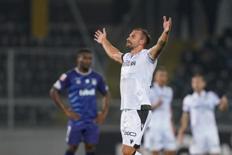 Vitória de Guimarães dá a volta ao Santa Clara e sobe ao sétimo lugar da I Liga