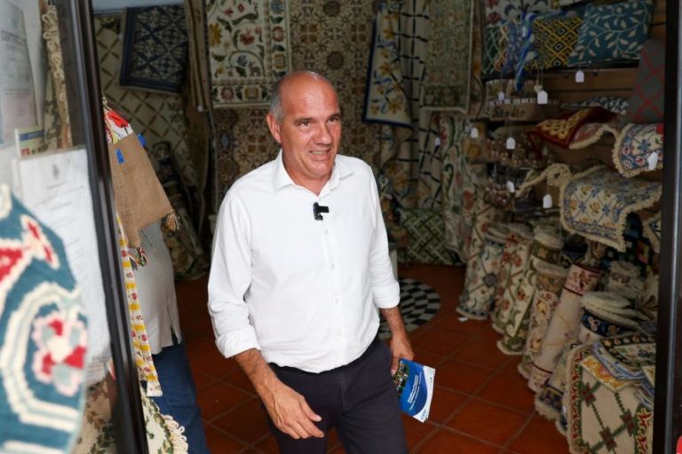 PCP critica apresentação de “peçazinhas” do OE2026 e recusa cair em “casca de banana”