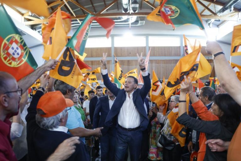 Líder do PSD critica “protagonistas do PS” que defendem na campanha o que não fizeram no Governo