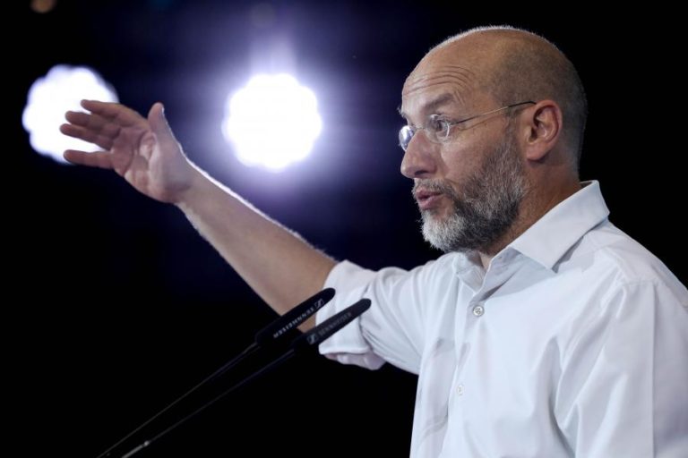 Líder do Livre diz que país “já conhece bem as manhas” de Montenegro