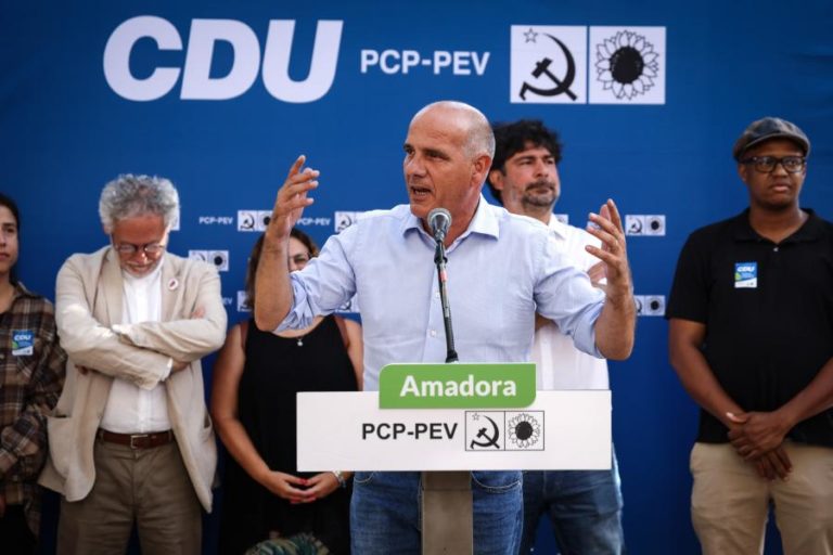 Raimundo reitera que Montenegro se devia ter demitido antes das legislativas