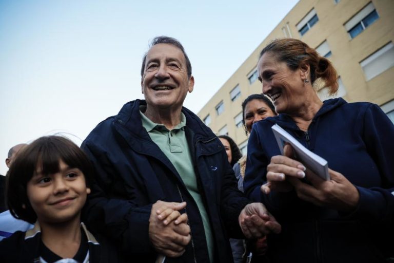 Projeções oscilam entre vitória de Menezes (PSD) em Gaia e empate com o PS