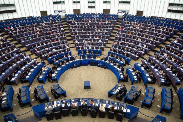 Eurodeputados rejeitam duas moções de censura à Comissão Europeia