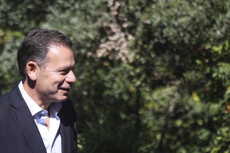 Montenegro saúda Trump por “empenho na obtenção da paz”