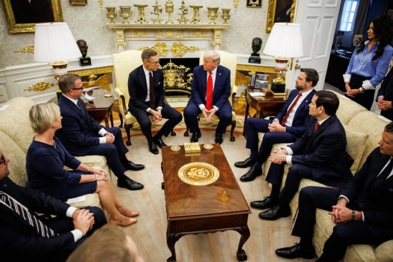 Trump sugere expulsar Espanha da NATO por não cumprir gastos na defesa