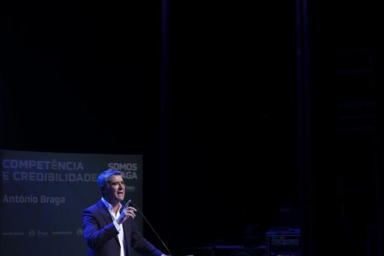 Carneiro desafia Governo “a imitar” PS e adaptar políticas às necessidades dos territórios