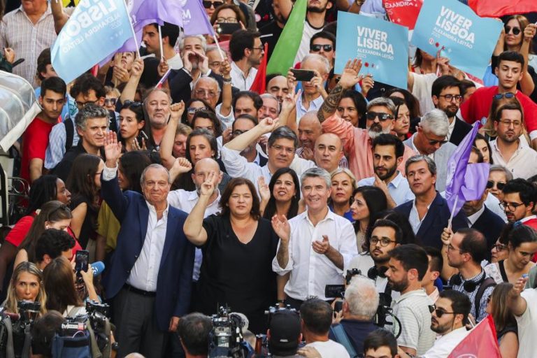 Líderes de PS, Livre, BE e PAN desceram Chiado a cantar “vitória” de Alexandra Leitão