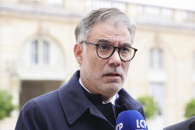 Líder do PS francês assegura que “não há acordo” com primeiro-ministro Lecornu