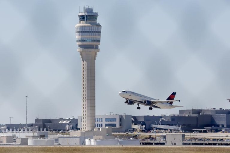 Controladores de tráfego aéreo nos EUA sem salário devido a paralisação do Governo