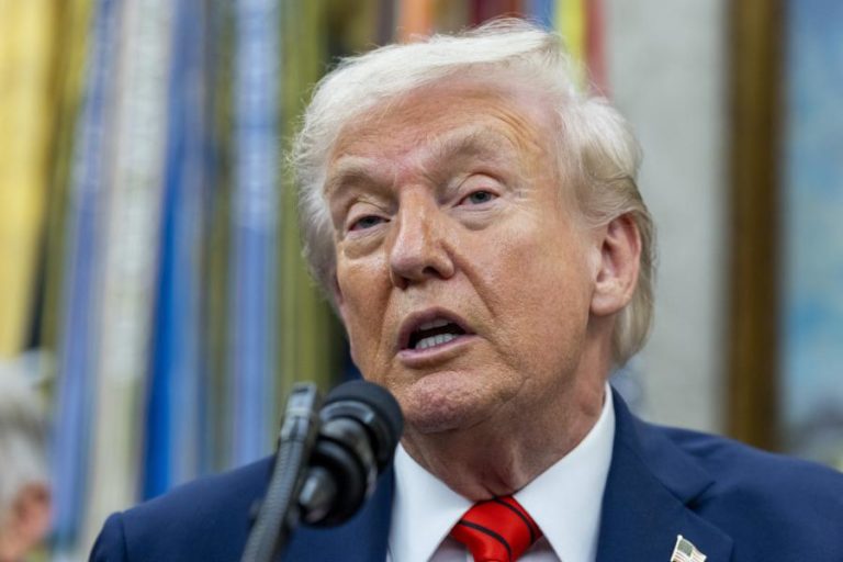 Trump ordena pagamento dos salários aos militares apesar da paralisação governamental