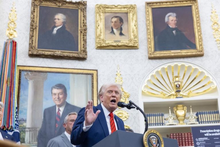 Trump afirma que María Corina Machado lhe dedicou o Nobel da Paz em telefonema