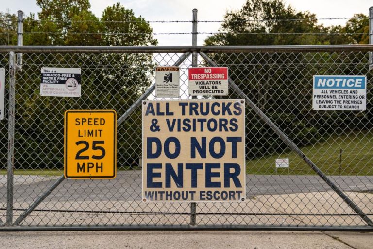 Autoridades não encontraram sobreviventes da explosão em fábrica de explosivos militares nos EUA