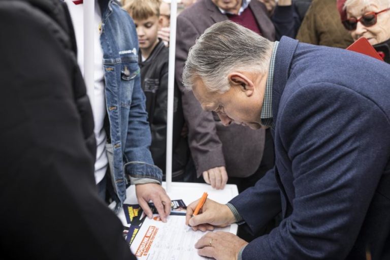 Viktor Orbán lança recolha de assinaturas contra planos bélicos de Bruxelas