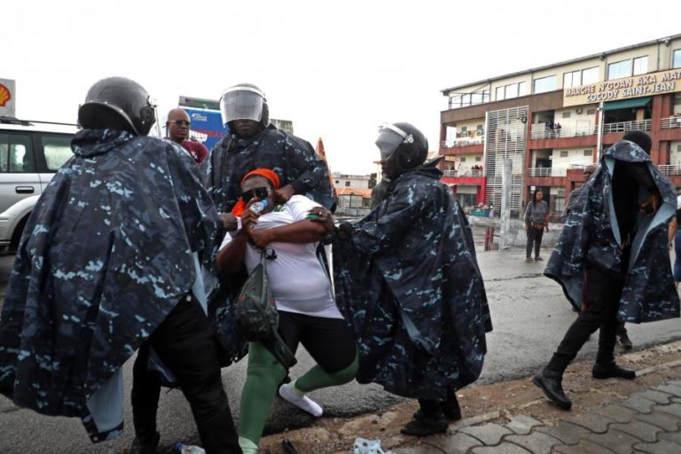 Oposição apela a protestos após exclusão das presidencias na Costa do Marfim